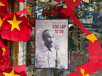 Tranh dán tường chủ đề 30-04 2-9 bằng formex [Độc quyền - In sắc nét] 60x40cm FORM-VN-01